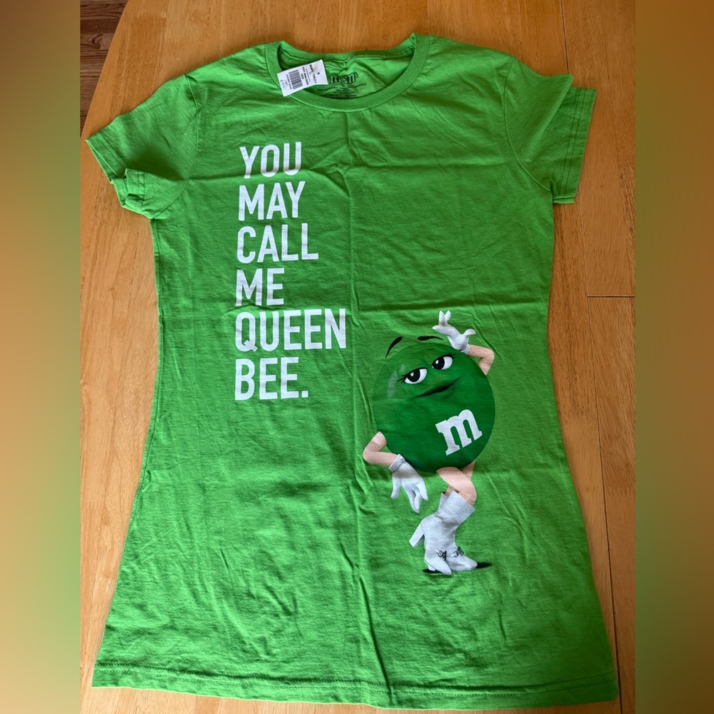 NWT Green M&M You May Call Me Queen Bee T-Shirt Size L